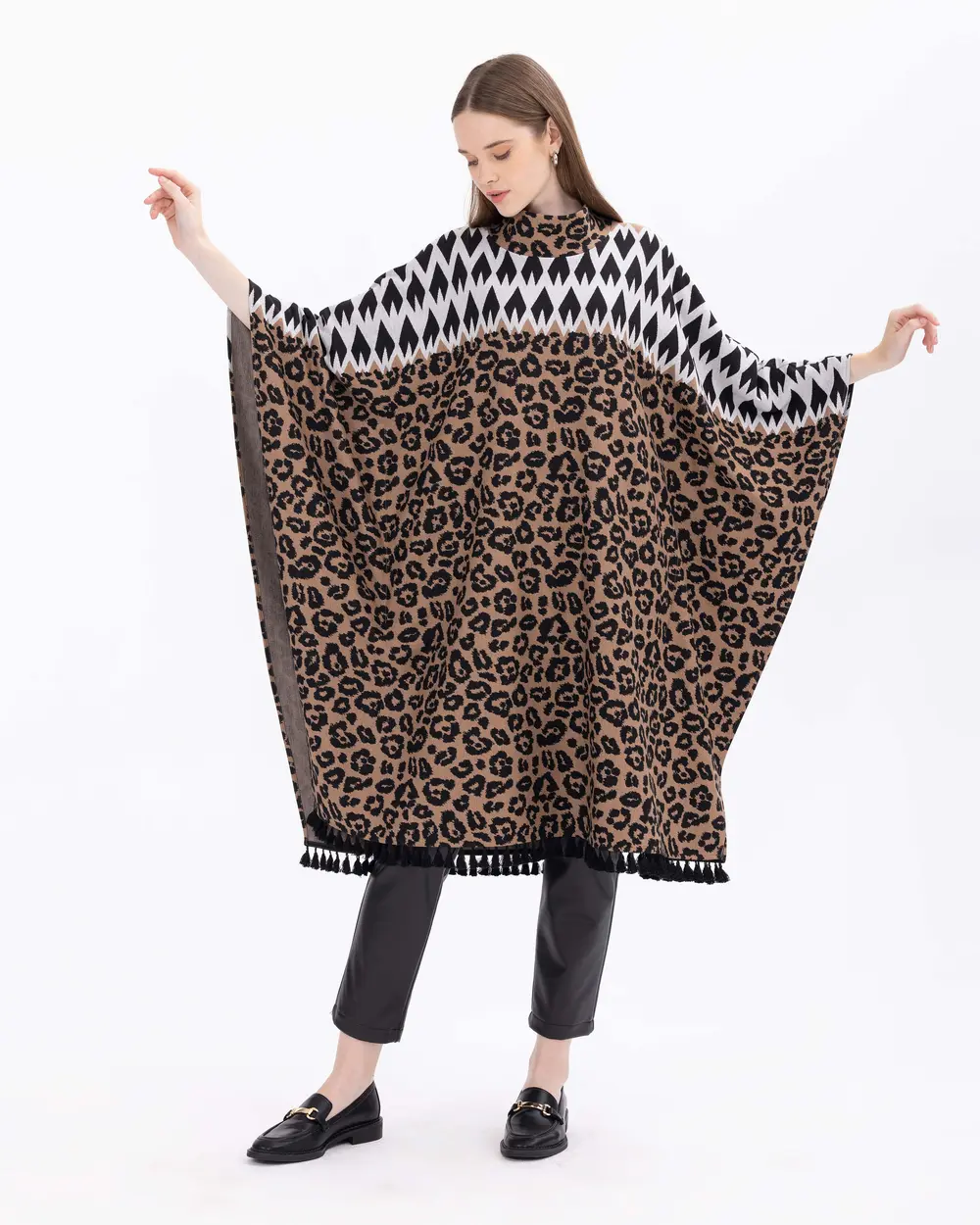 Leopard Patterned Tassel Detailed Oversize Poncho