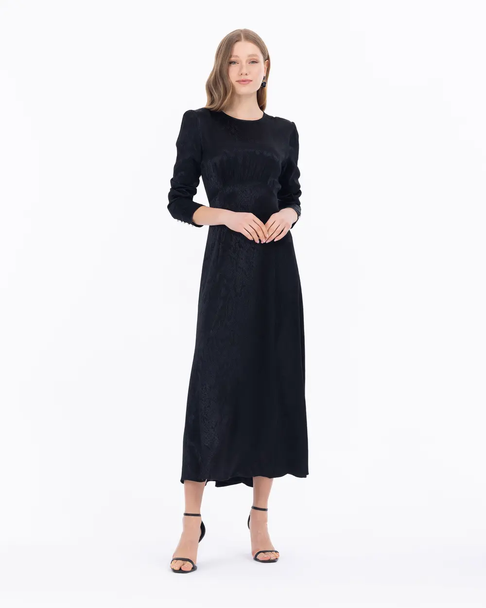 Jakarlı Uzun Kollu Tam Boy Şık Elbise