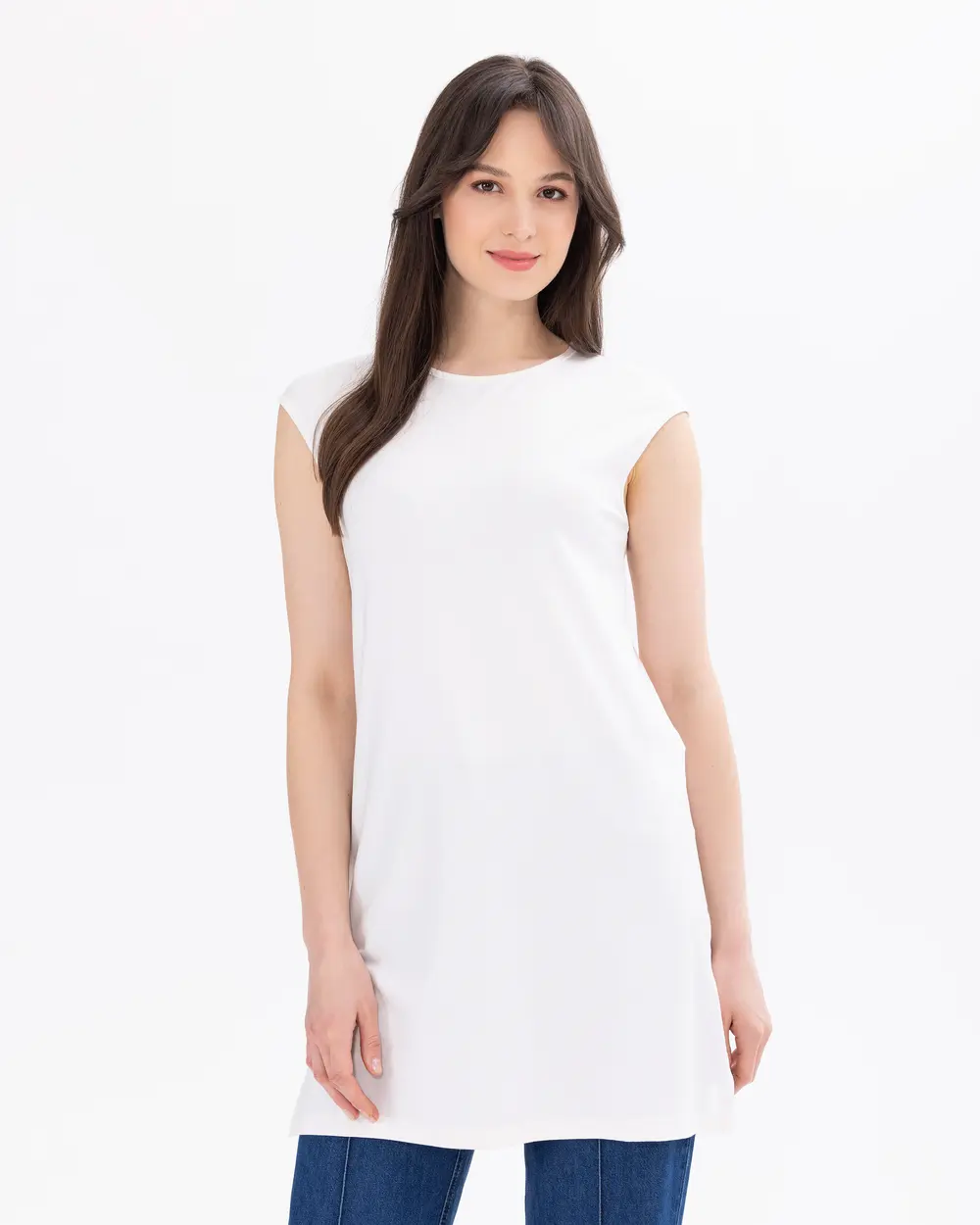 Round Neck Sleeveless Basic T-Shirt