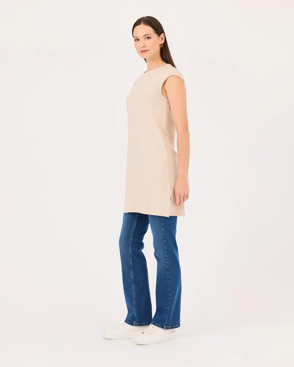 Round Neck Sleeveless Basic T-Shirt