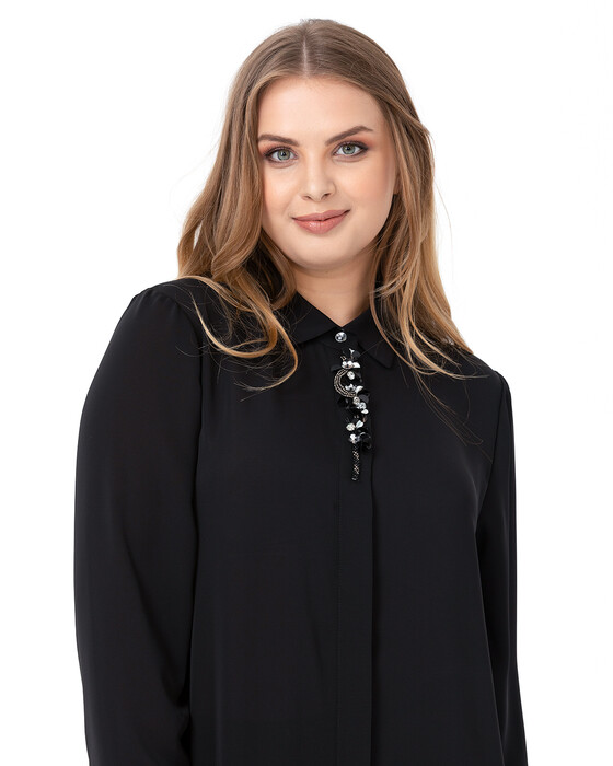 Büyük Beden Aksesuar Detaylı Gömlek