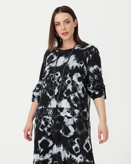 PLUS-SIZE PATTERNED DRESS