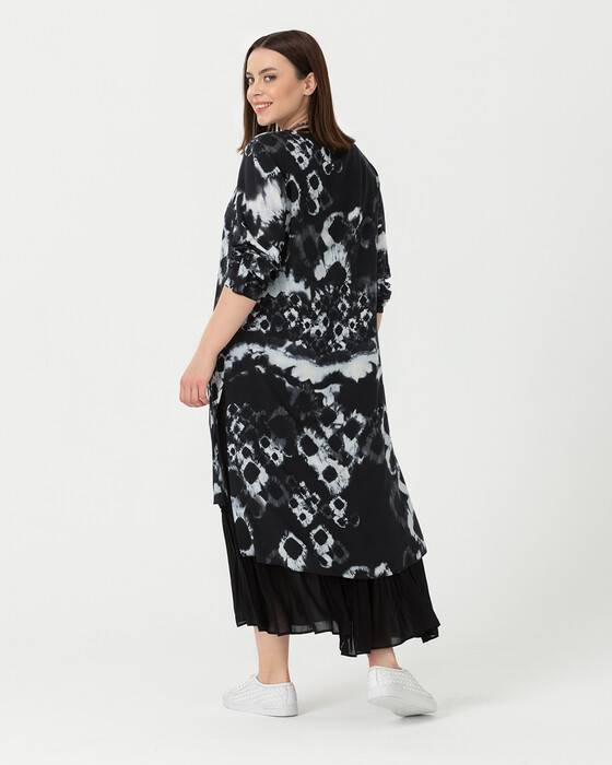 PLUS-SIZE PATTERNED DRESS