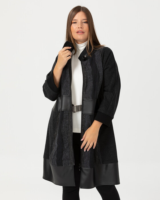 PLUS SIZE CAPE ZIPPER DETAIL