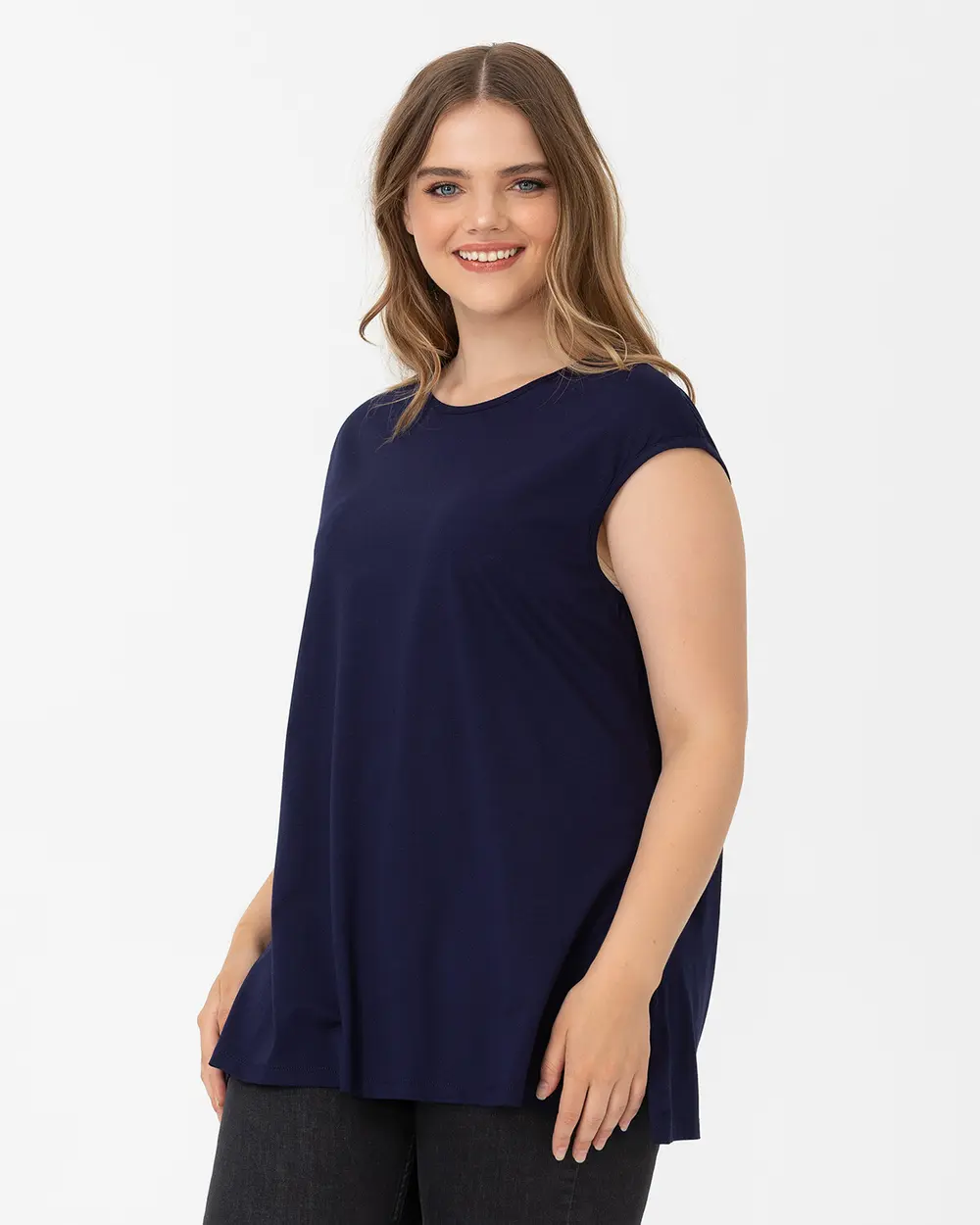  Plus Size Basic T-Shirt