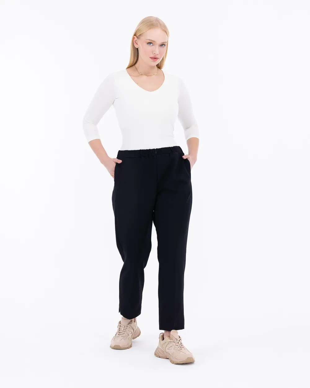 Plus Size Carrot Cut Trousers