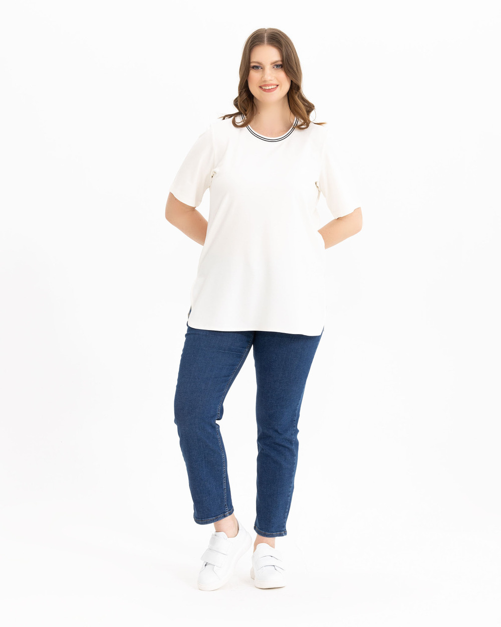 PLUS SIZE ROUND COLLAR T-SHIRT WITH RIBBON