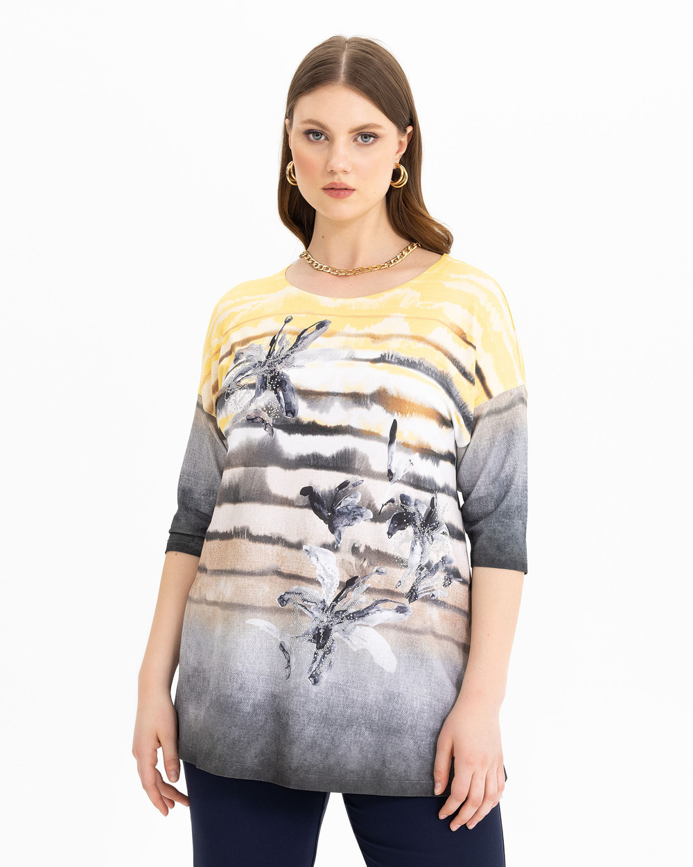  PLUS SIZE PATTERNED STONE EMBROIDERED T-SHIRT