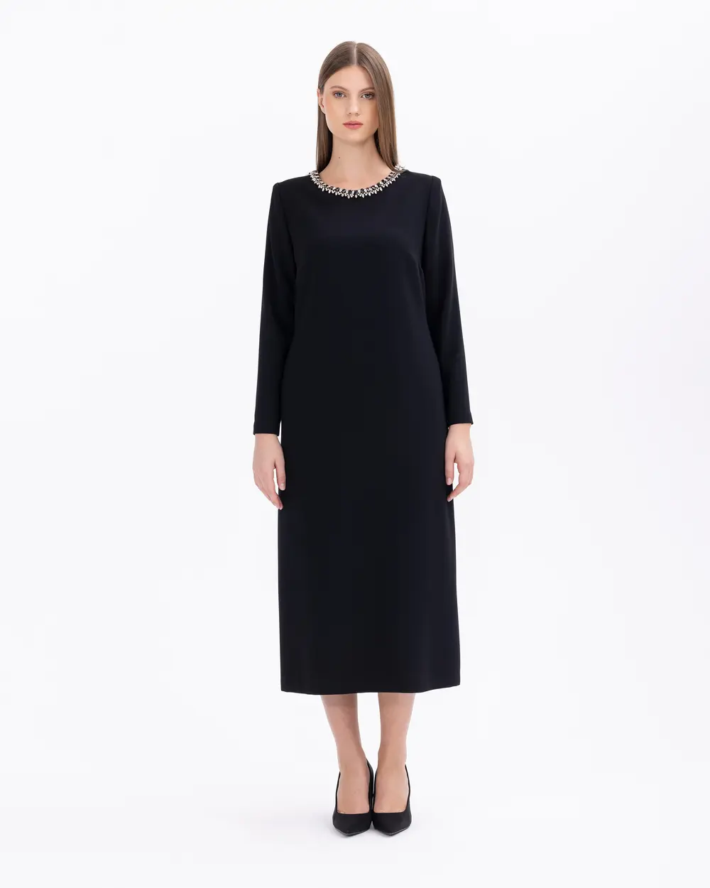 Büyük Beden Yakası Boncuk İşlemeli Uzun Kol Elbise