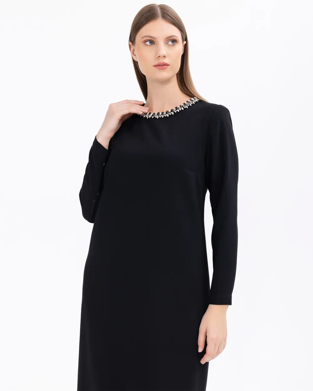 Büyük Beden Yakası Boncuk İşlemeli Uzun Kol Elbise