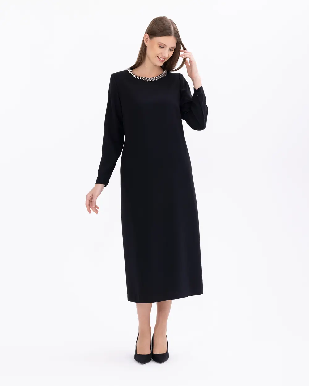 Büyük Beden Yakası Boncuk İşlemeli Uzun Kol Elbise