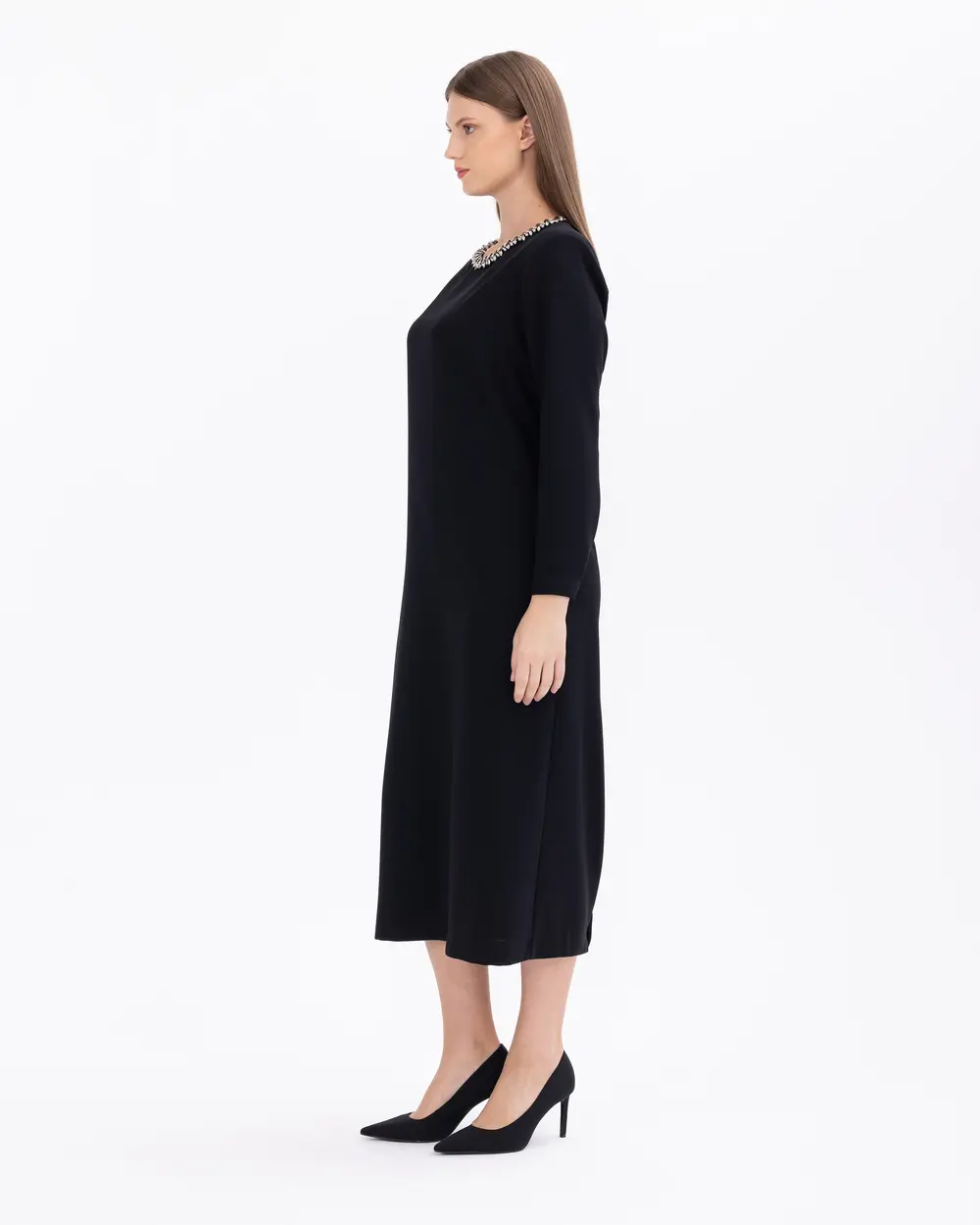 Büyük Beden Yakası Boncuk İşlemeli Uzun Kol Elbise