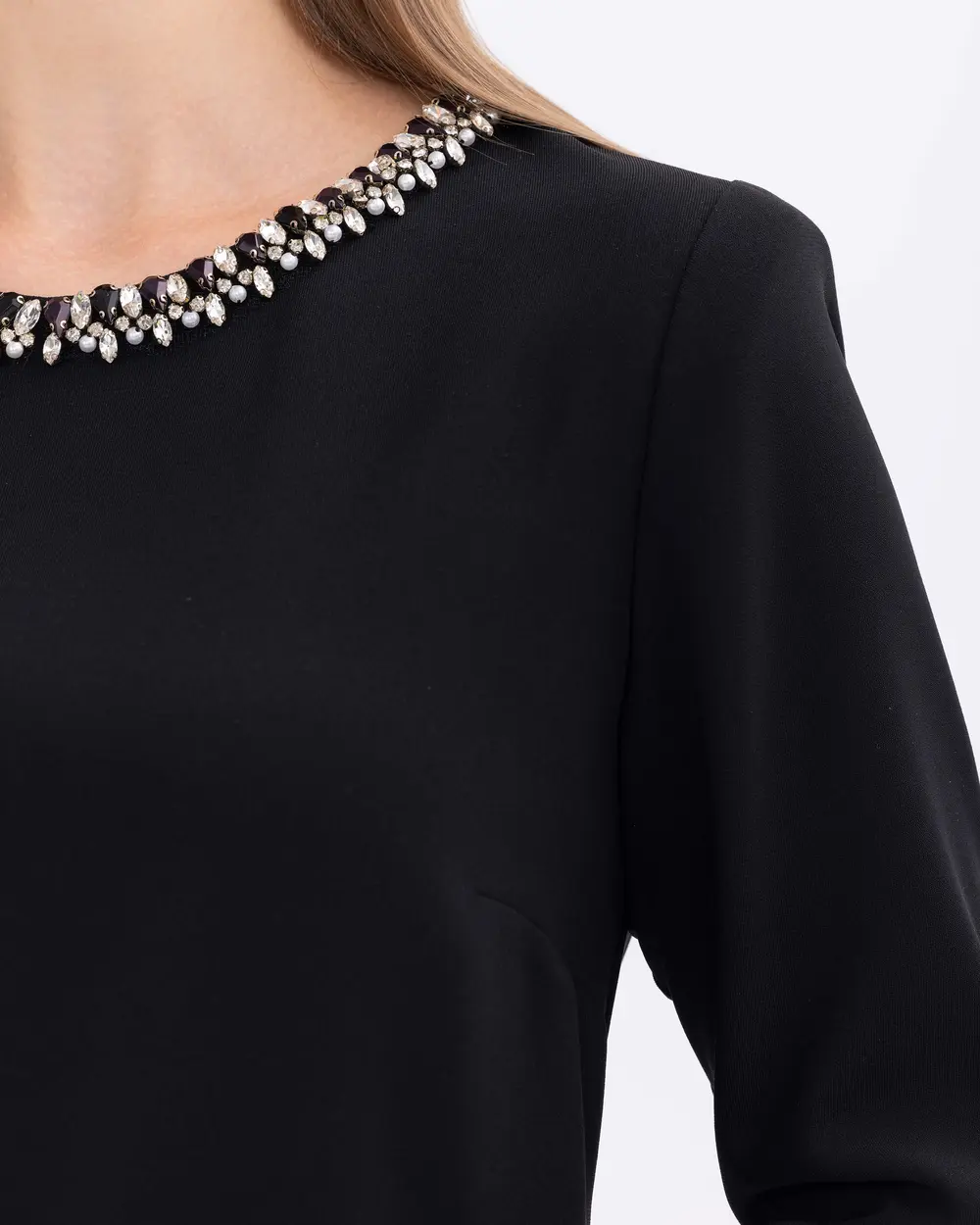 Büyük Beden Yakası Boncuk İşlemeli Uzun Kol Elbise