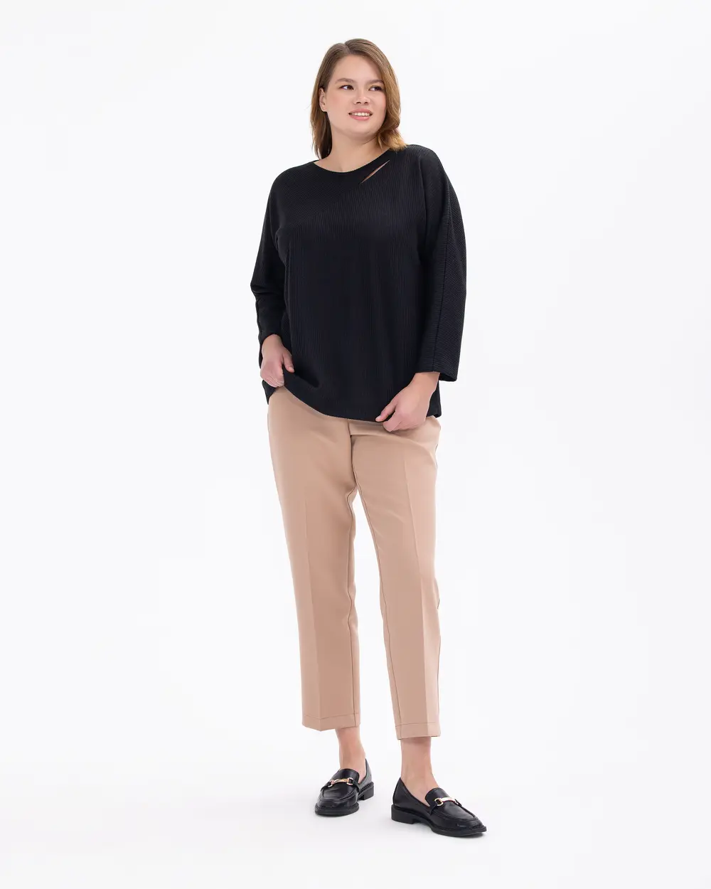 Büyük Beden Pencere Detaylı Rahat Kesim Bluz