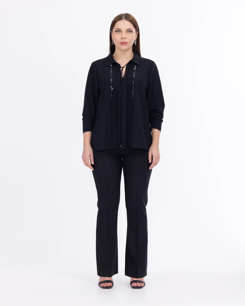 Büyük Beden Boncuk İşlemeli Polo Yaka Bluz