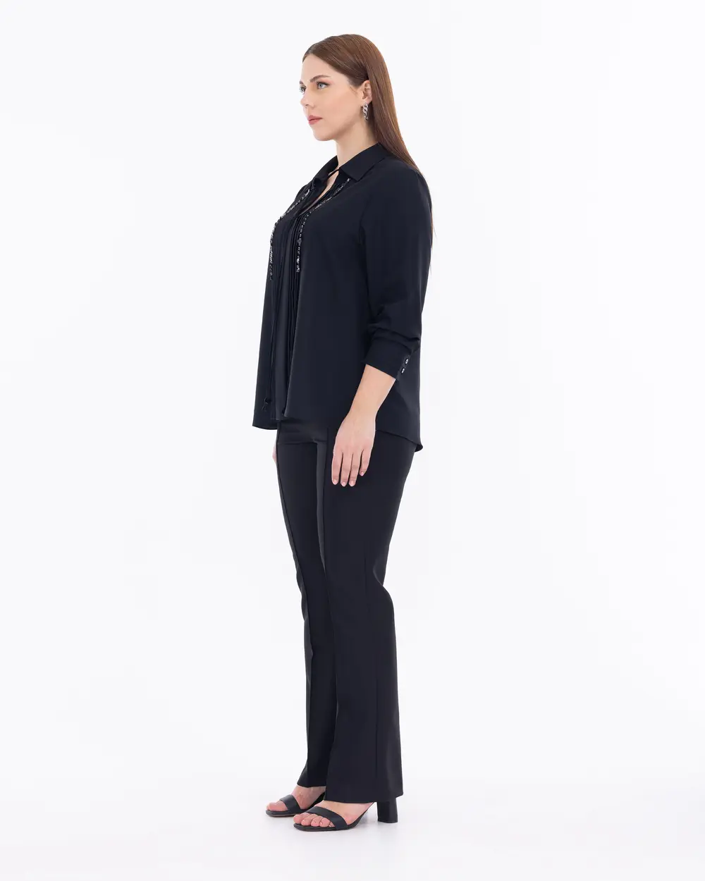 Büyük Beden Boncuk İşlemeli Polo Yaka Bluz