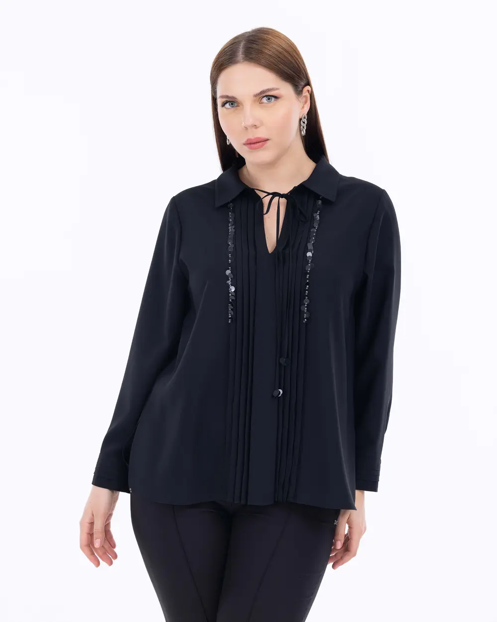 Büyük Beden Boncuk İşlemeli Polo Yaka Bluz