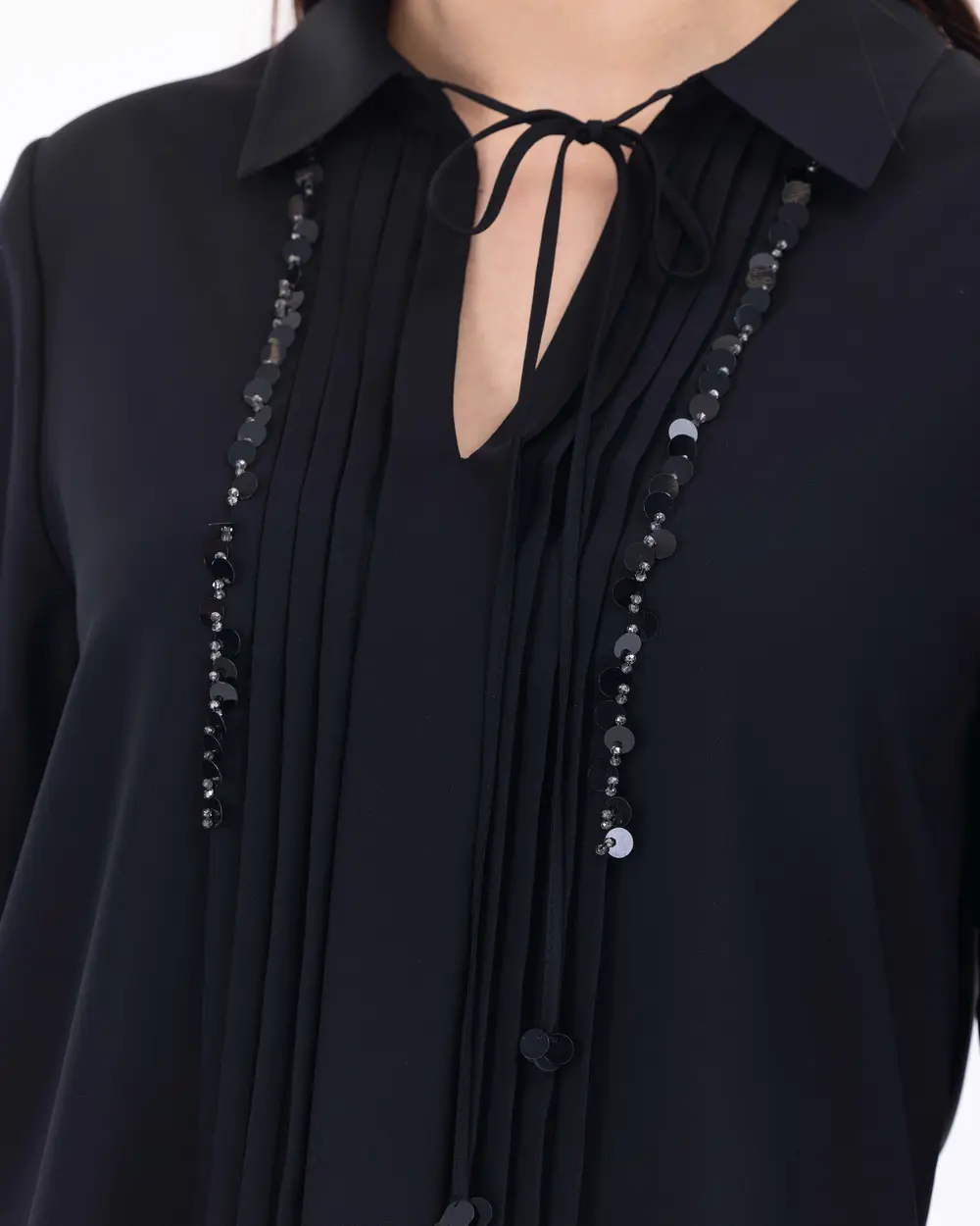 Büyük Beden Boncuk İşlemeli Polo Yaka Bluz