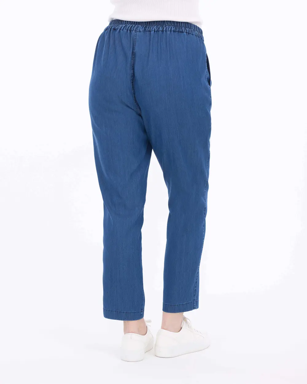 Plus Size Elastic Waist Carrot Cut Jeans