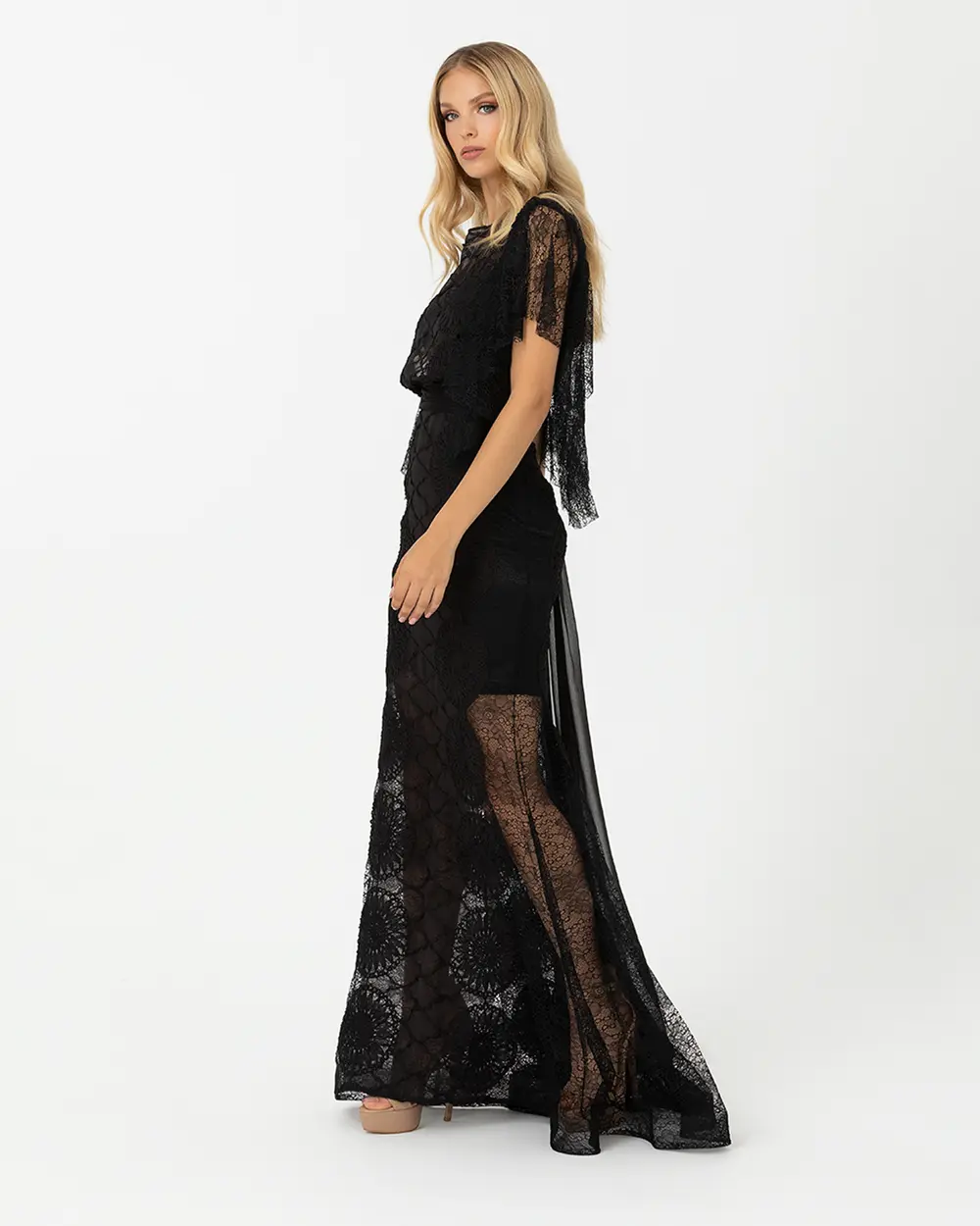 Narrow Form Zero Collar Embroidered Evening Dress