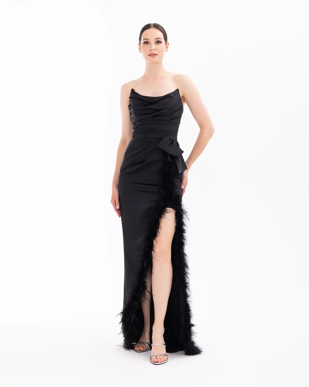 Tüy Detaylı Straplez Yırtmaçlı Abiye