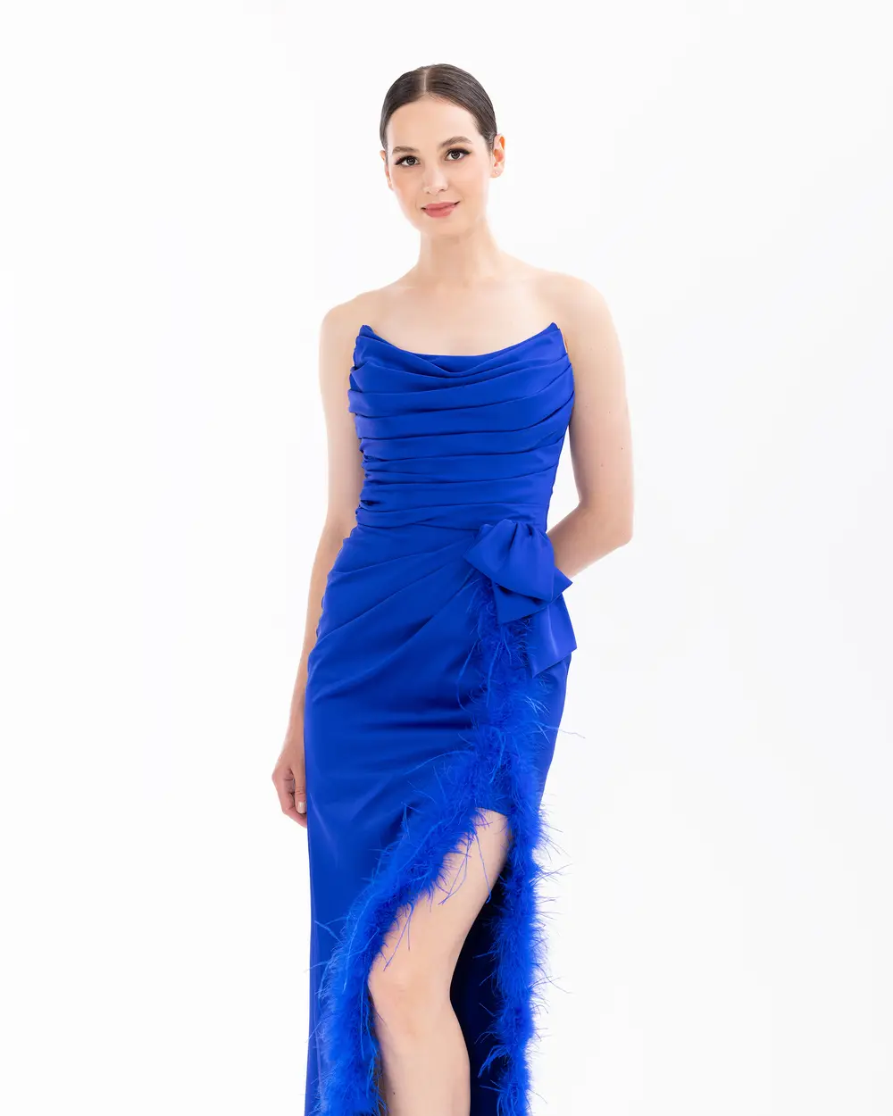 Tüy Detaylı Straplez Yırtmaçlı Abiye