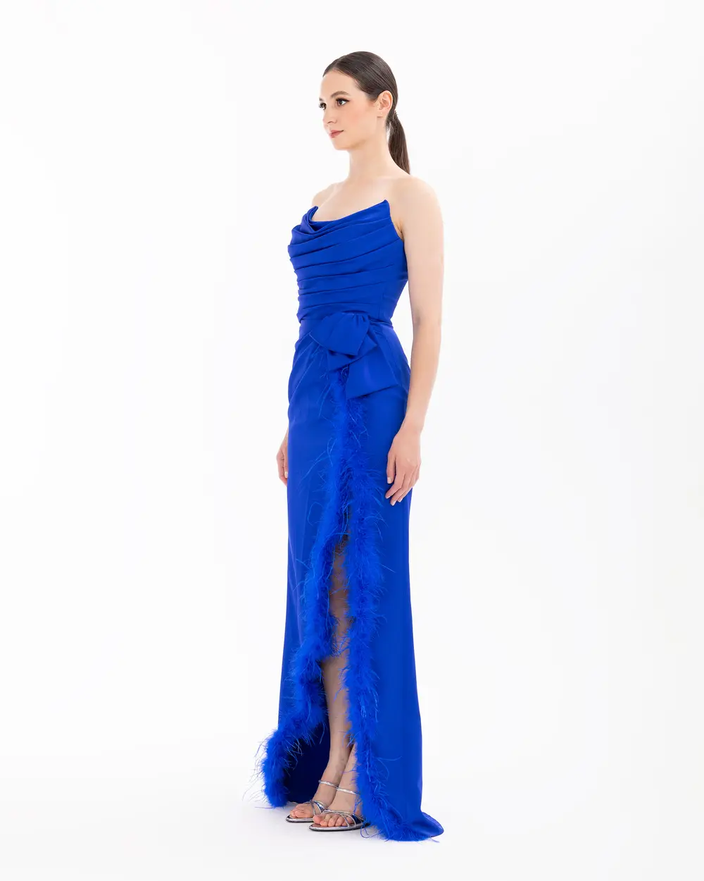 Tüy Detaylı Straplez Yırtmaçlı Abiye