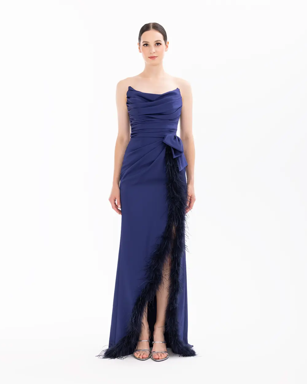 Tüy Detaylı Straplez Yırtmaçlı Abiye