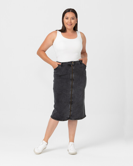 11 Flattering Plus-Size Denim Skirts For Women With Curves | HuffPost Life  | Denim skirt women, Womens fashion chic, Womens winter fashion outfits