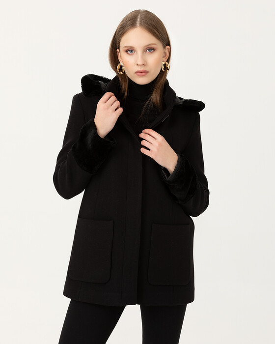 Tüy Detaylı Cepli Kaban