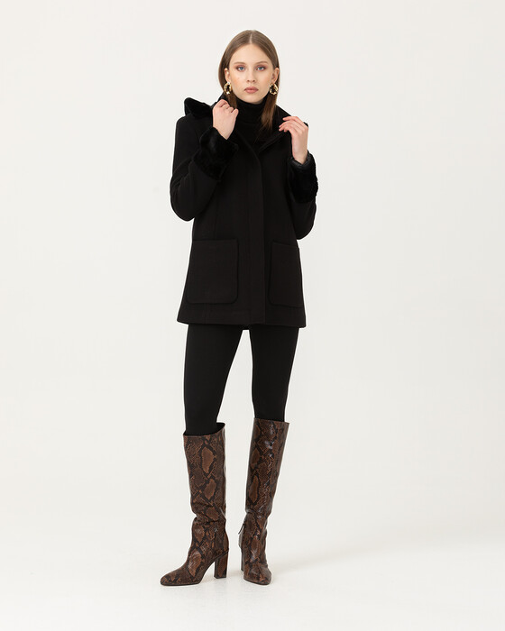 Tüy Detaylı Cepli Kaban