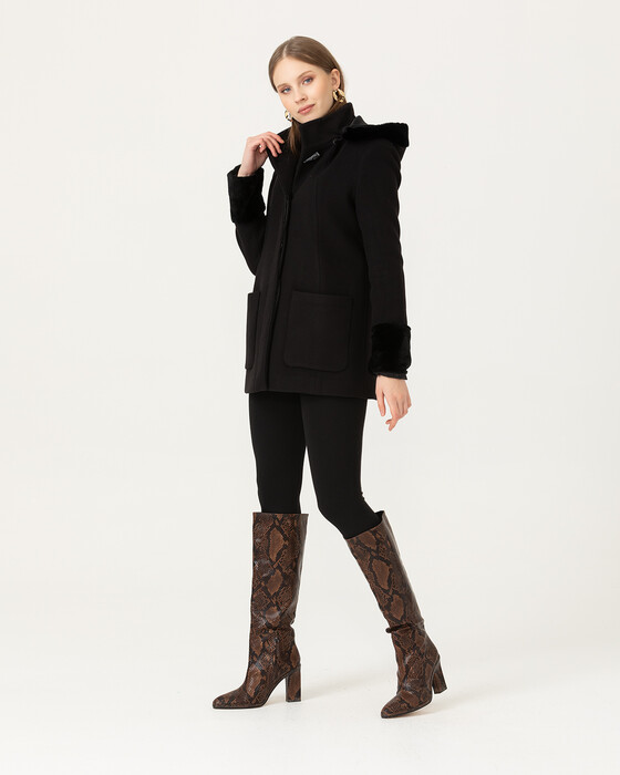 Tüy Detaylı Cepli Kaban