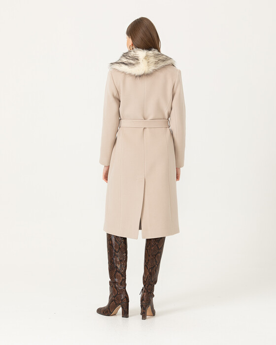 Yakası Kürklü Kaban