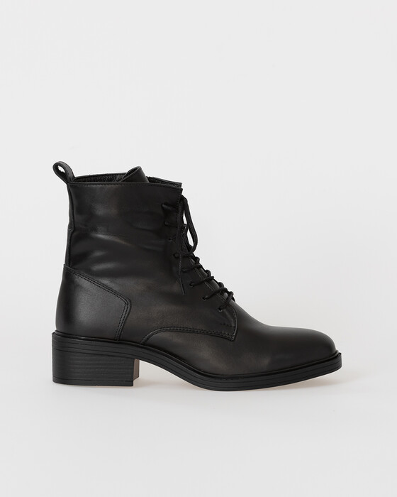 Ince Bağcıklı Bilekte Bot