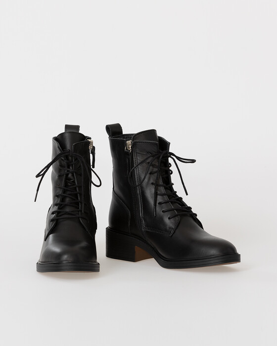 Ince Bağcıklı Bilekte Bot