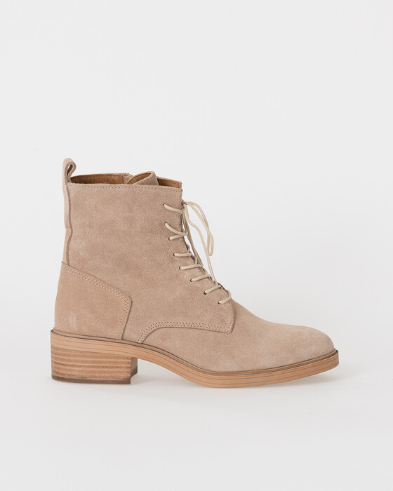 Ince Bağcıklı Bilekte Bot