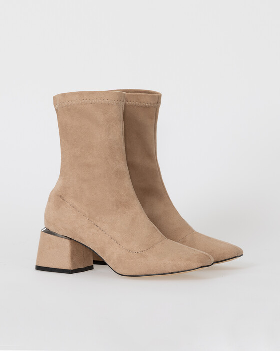 Kare Topuklu Bileği Saran Bot