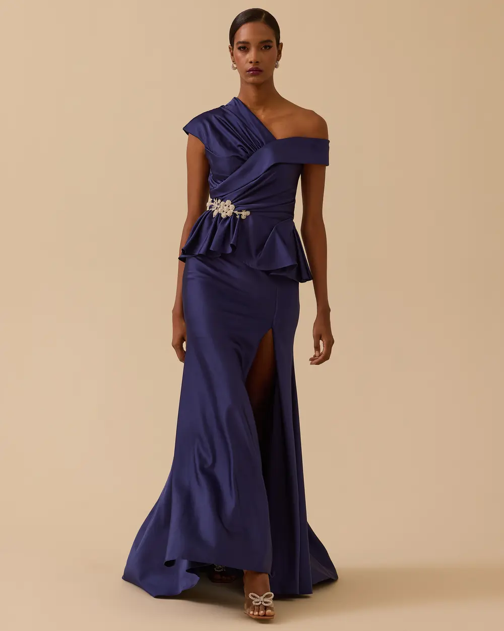 Tek Omuz Aksesuarlı Saten Abiye