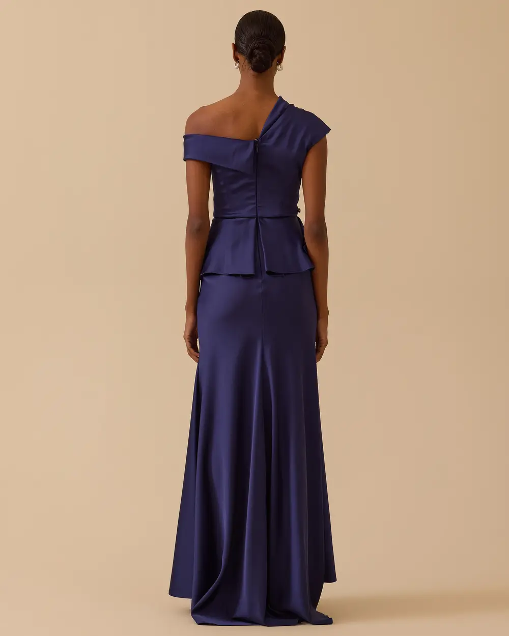 Tek Omuz Aksesuarlı Saten Abiye