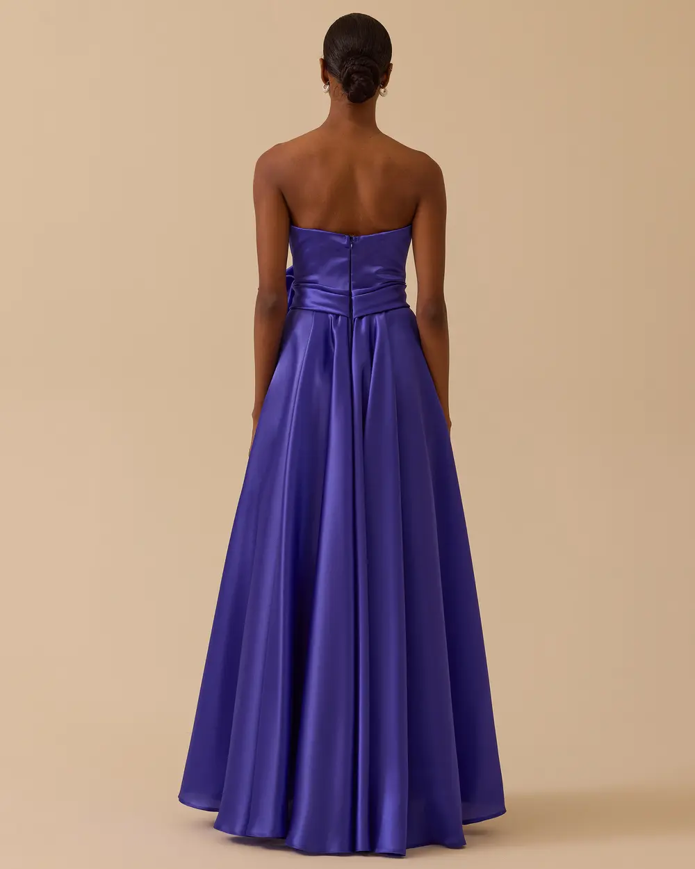 Cepli Straplez Yaka Yırtmaçlı Saten Abiye