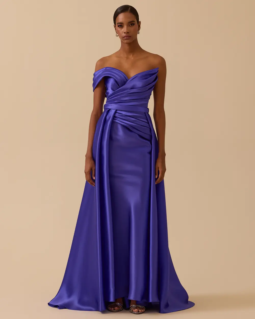 Düşük Omuz Drapeli Saten Abiye