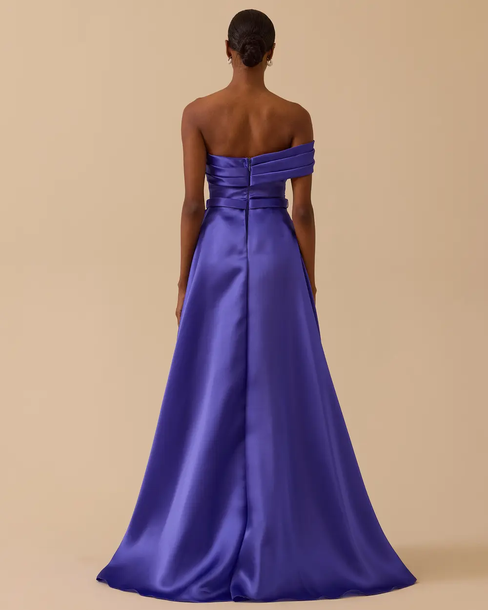 Düşük Omuz Drapeli Saten Abiye