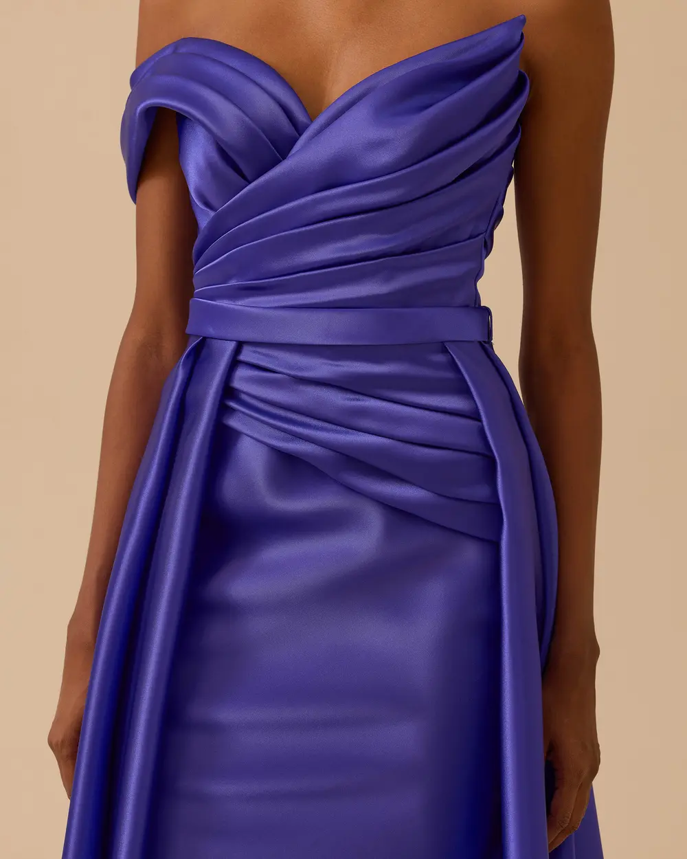 Düşük Omuz Drapeli Saten Abiye