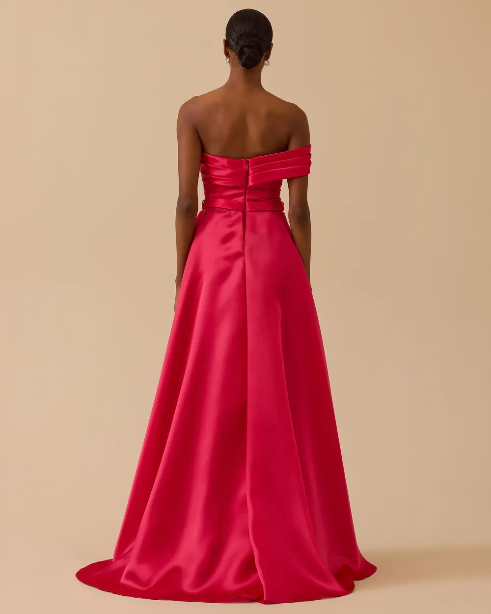 Düşük Omuz Drapeli Saten Abiye