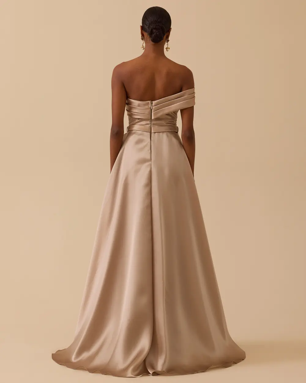 Düşük Omuz Drapeli Saten Abiye