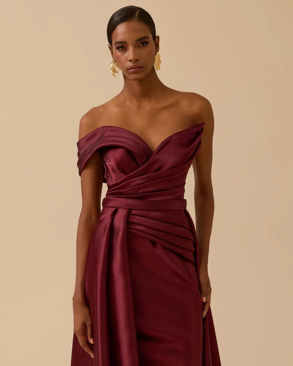 Düşük Omuz Drapeli Saten Abiye