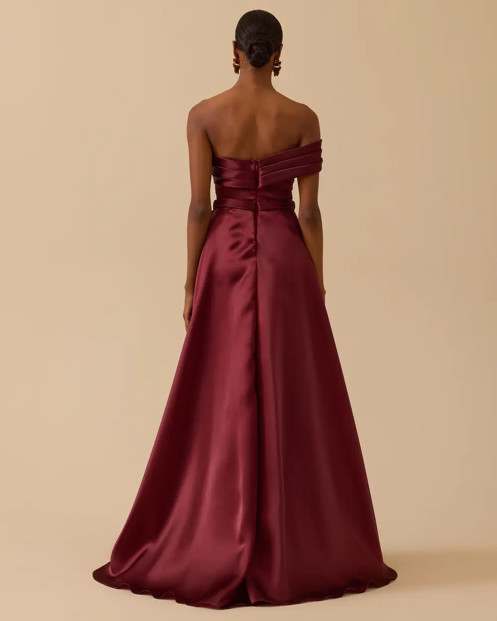 Düşük Omuz Drapeli Saten Abiye