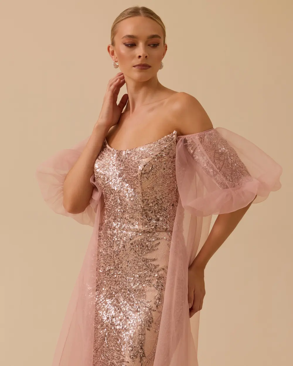 Çıkarılabilir Kollu Straplez Payetli Abiye