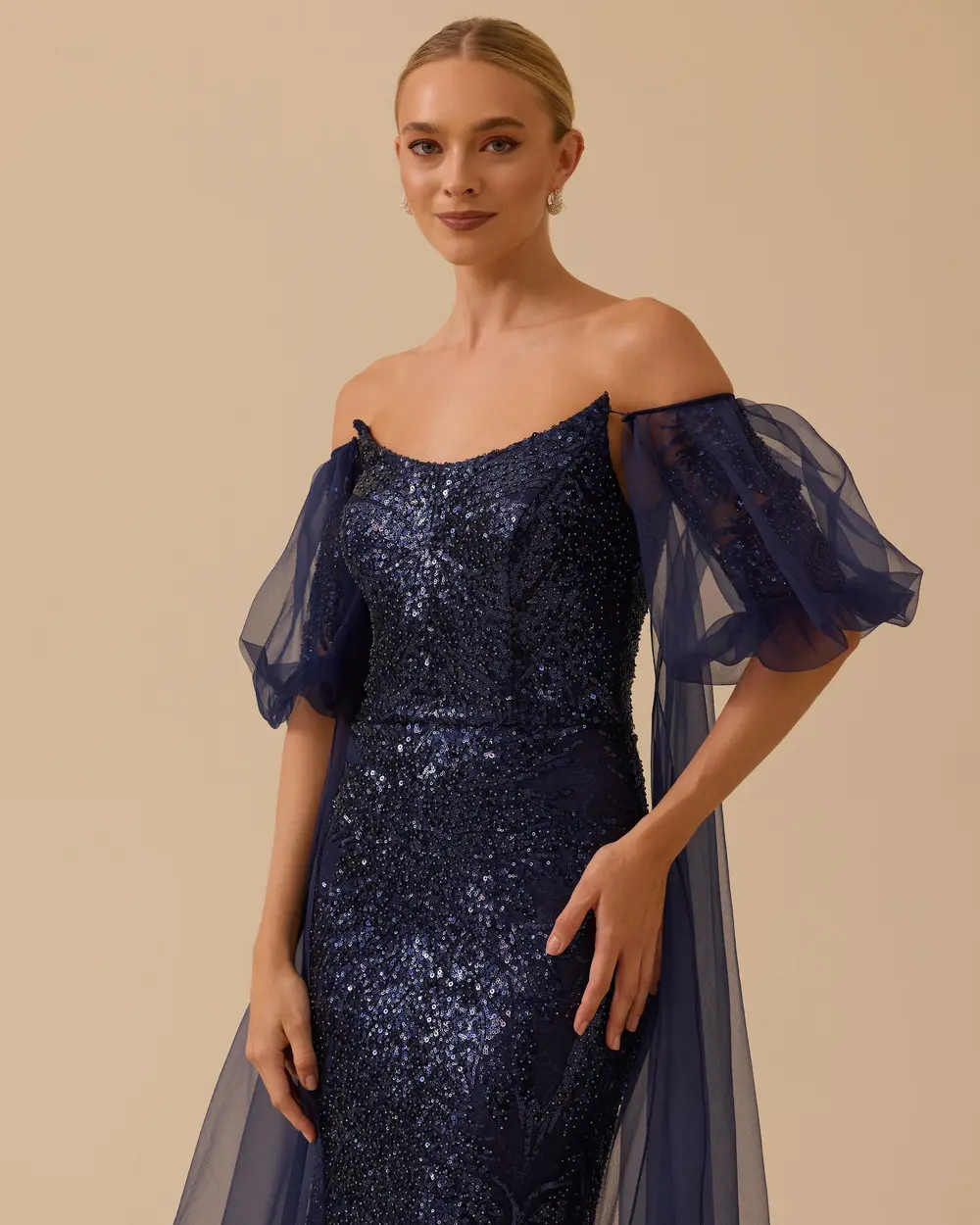 Çıkarılabilir Kollu Straplez Payetli Abiye