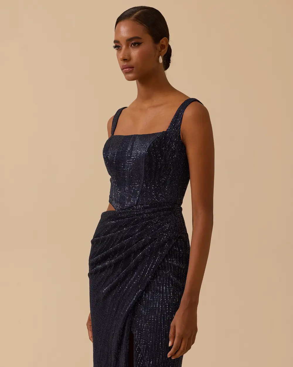 Kare Yaka Yırtmaçlı Payetli Abiye